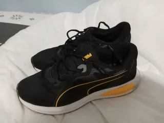 Dos  Zapatillas deportivas