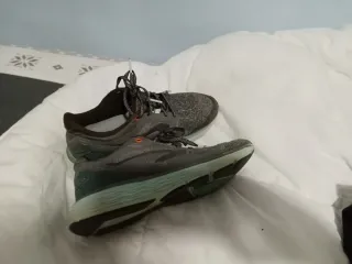 Dos  Zapatillas deportivas