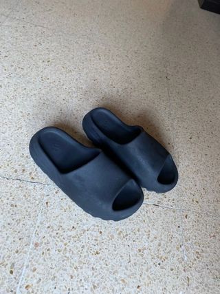 Chanclas Yeezy Slides Negras Talla 42