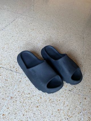 Chanclas Yeezy Slides Negras Talla 42