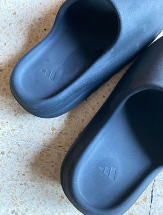 Chanclas Yeezy Slides Negras Talla 42