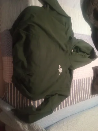 Sudadera verde oscuro con bolsillo