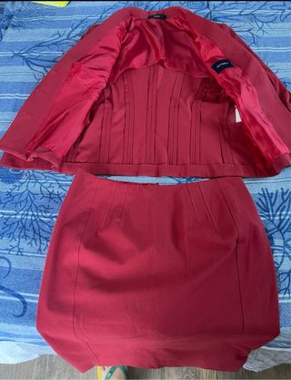 Completo giacca e gonna rossa