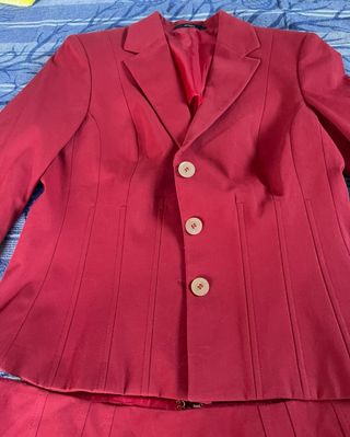 Completo giacca e gonna rossa