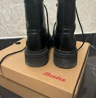 Stivaletti neri con lacci