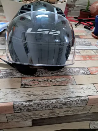 Casco de moto LS2 negro