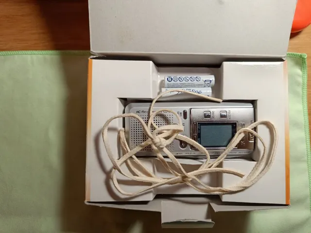 Registratore vocale digitale Sony ICD-B16