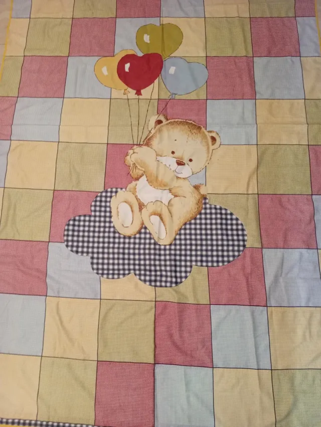 Cortina o colcha infantil oso y globos