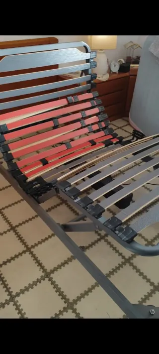 Cama articulada metálica y de madera