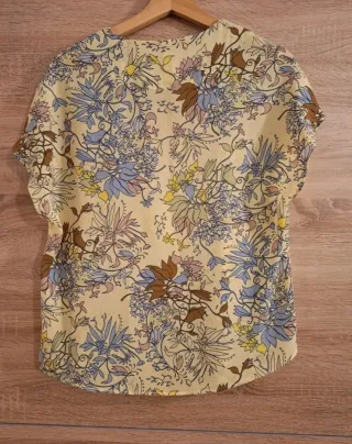 Blusa Trucco floral amarilla talla L