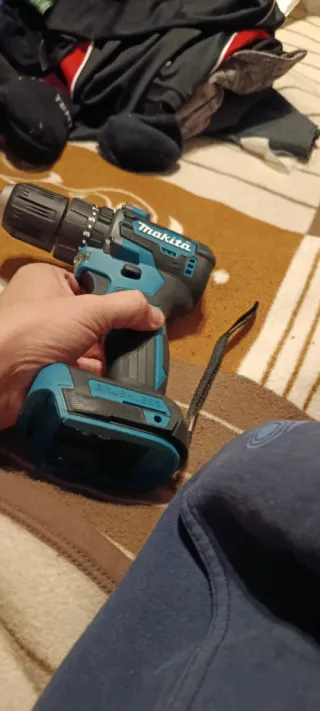 Taladro Makita sin batería