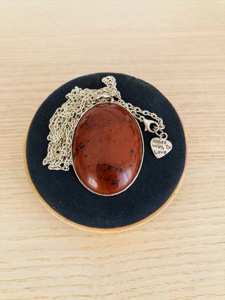 Collana con ciondolo in argento e ossidiana rossa