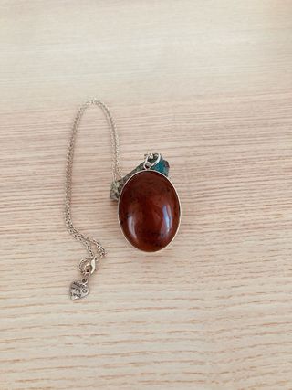 Collana con ciondolo in argento e ossidiana rossa