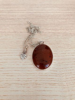 Collana con ciondolo in argento e ossidiana rossa