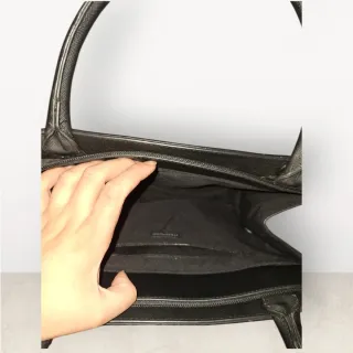 Bolso elegante de mano — diseño moderno y acabado