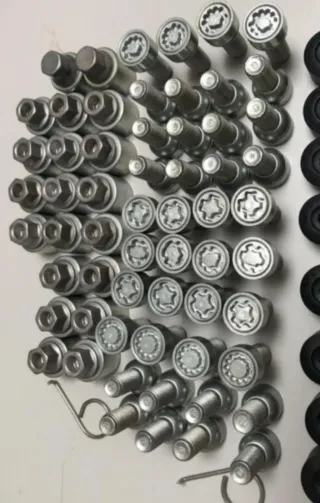 Se vende tornillos antirrobo VW GOLF MK7 AUDI SEAT