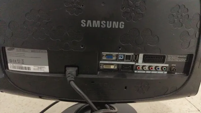 Televisor Samsung Pequeño Negro