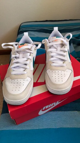 Nike Unisex Scarpe Bianche e Teal