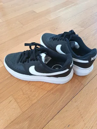 Zapatillas Nike Negras y Blancas
