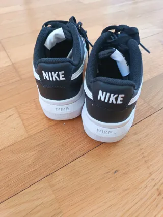 Zapatillas Nike Negras y Blancas