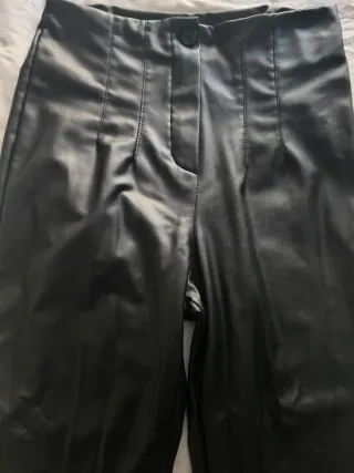 Pantalón polipiel talle alto