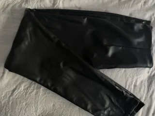 Pantalón polipiel talle alto