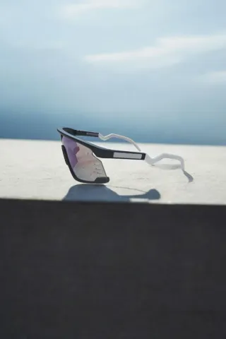 Gafas de sol deportivas negras y transparente