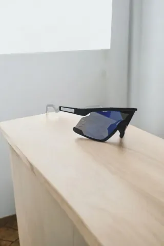 Gafas de sol deportivas negras y transparente