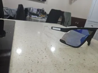 Gafas de sol deportivas negras y transparente