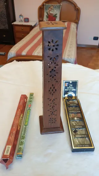 Porta incenso a torre in legno