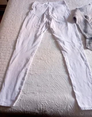 Pantalón blanco y jersey gris mujer T.38