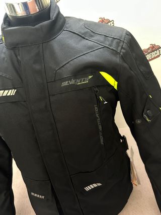 Chaqueta Seventy Talla S Negra y Amarilla