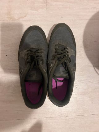 Zapatillas Nike Talla 42 verde oliva y Morado