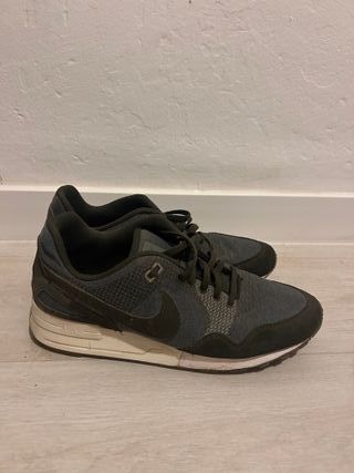 Zapatillas Nike Talla 42 verde oliva y Morado