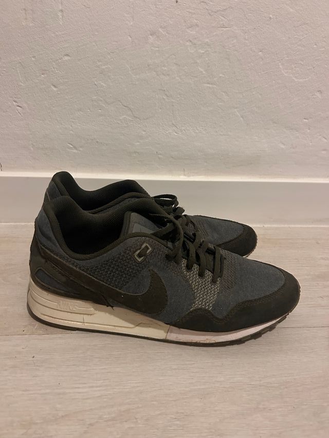 Zapatillas Nike Talla 42 verde oliva y Morado