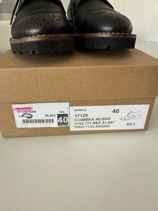 Zapatos de piel negros con cordones