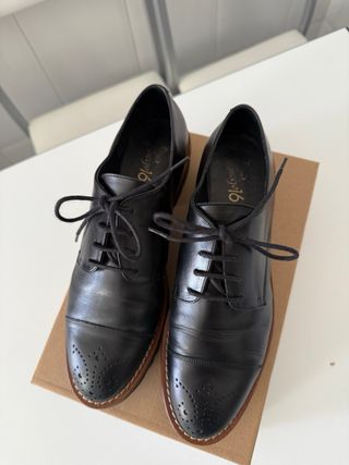Zapatos de piel negros con cordones