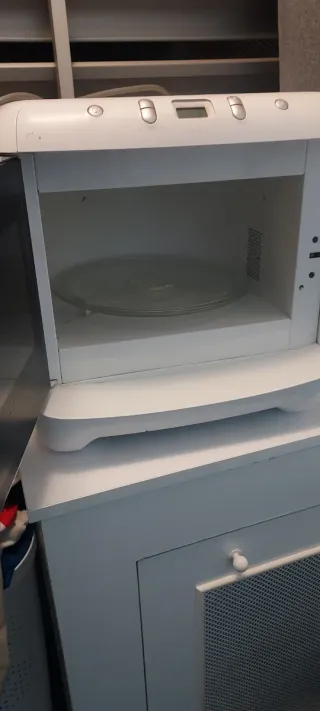 Microondas Whirlpool 1300 w.