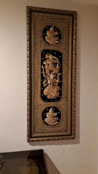 2 Quadri con motivi indù dorati su tela