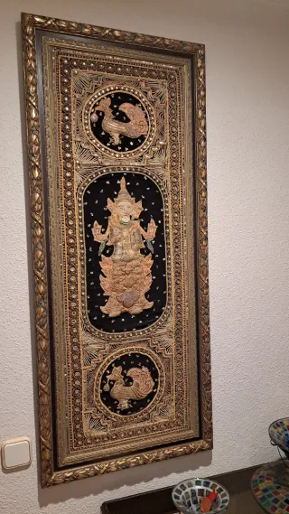 2 Quadri con motivi indù dorati su tela