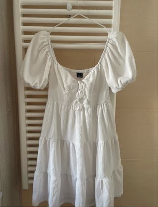 Vestido blanco con volantes