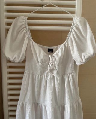 Vestido blanco con volantes
