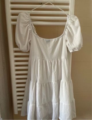 Vestido blanco con volantes