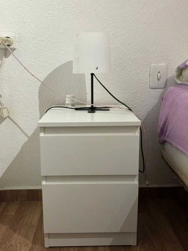 Comodini bianchi + piccole lampade