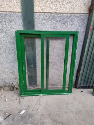 Ventana corredera verde