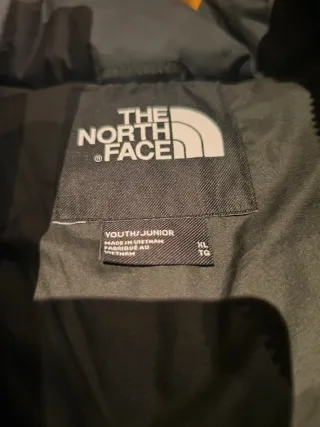 Chaleco The North Face Negro. Tiene  roto pequeño.