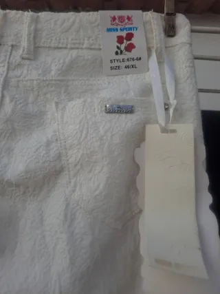 PantalónT 46 con etiquetas. Ver medidas