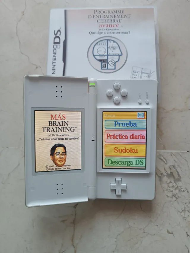 Nintendo DS Lite + Juego Brain training +funda