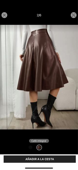 Falda midi efecto piel marrón