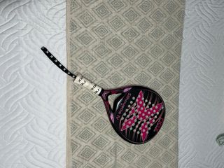 Pala de pádel NOX Silhouette IV + funda boomerang